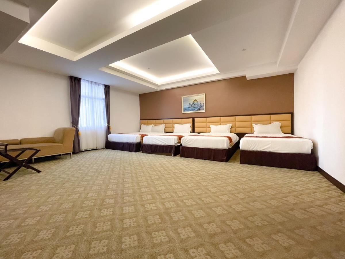 Hallmark Crown Hotel Malacca Kültér fotó