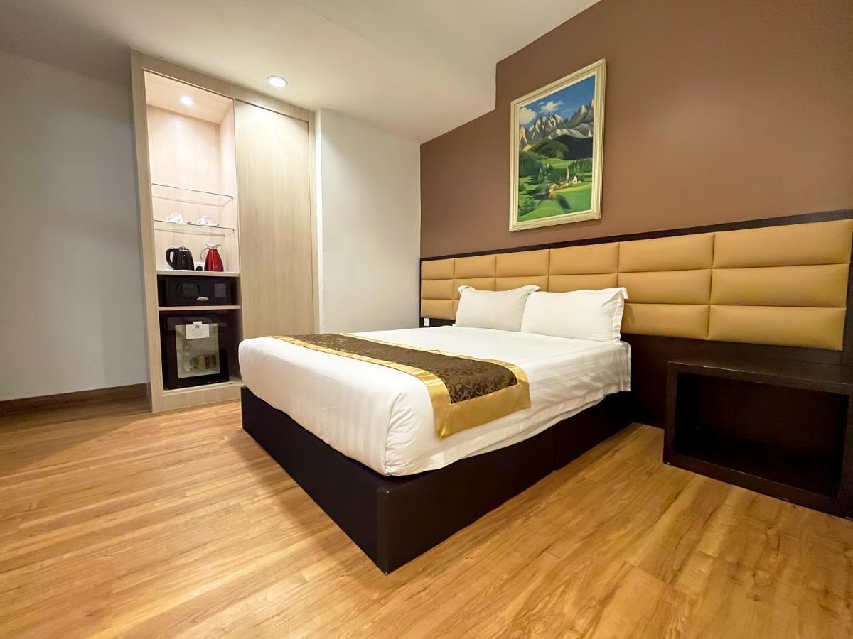 Hallmark Crown Hotel Malacca Kültér fotó