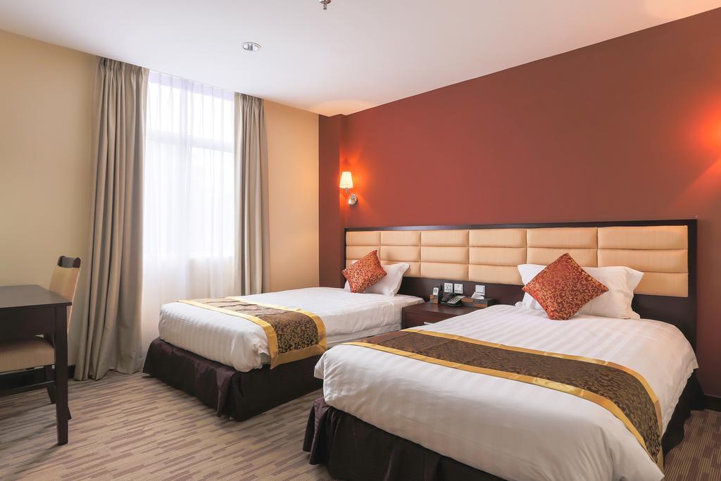Hallmark Crown Hotel Malacca Szoba fotó